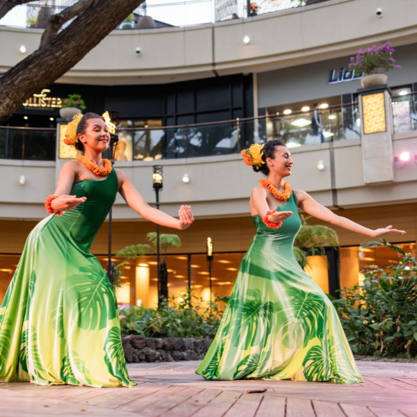 プイリ　【フラダンス】　交渉OK FREE O Nā Lani Sunset Stories Hula Show | Mondays