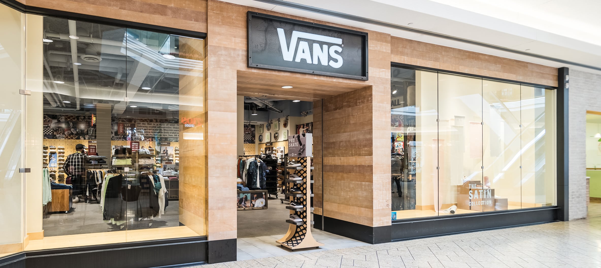 vans store in outlet mall