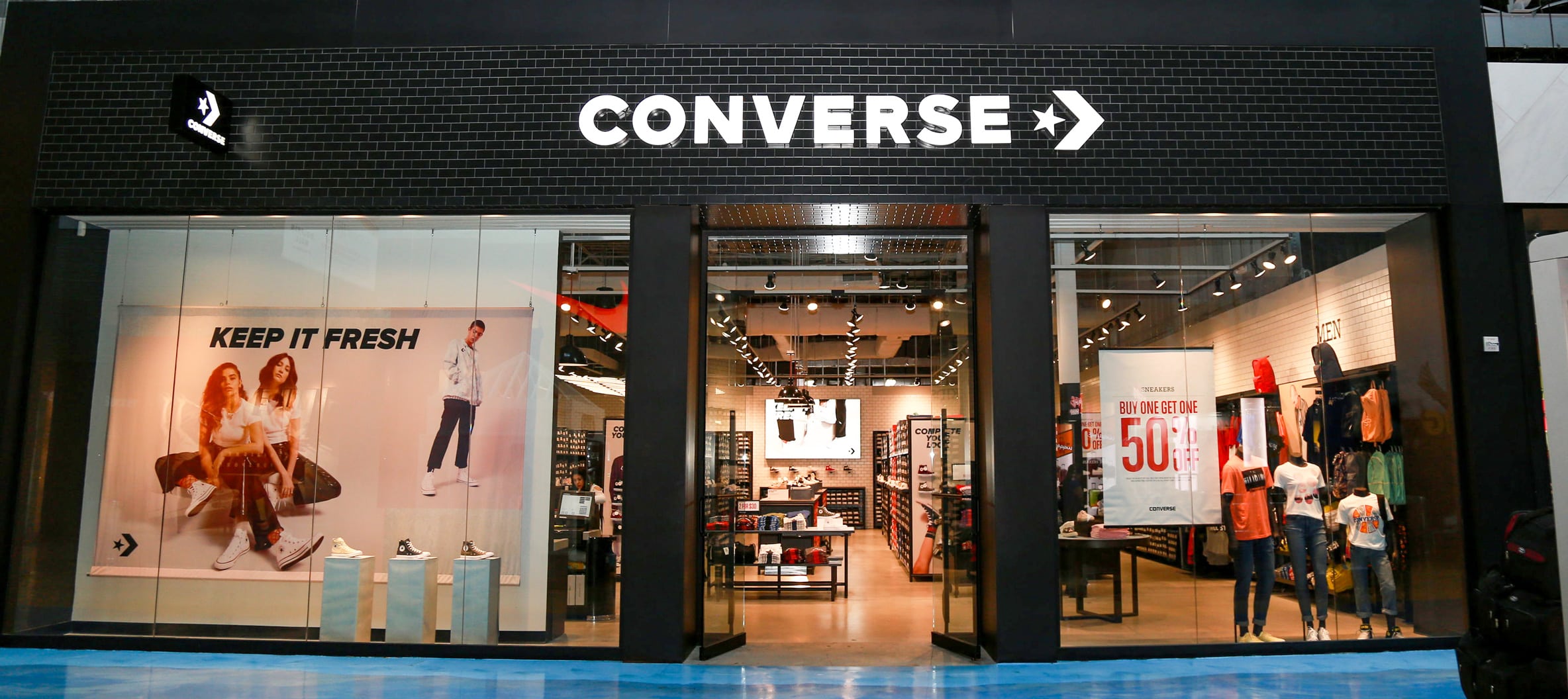 ظرف converse outlet mall 