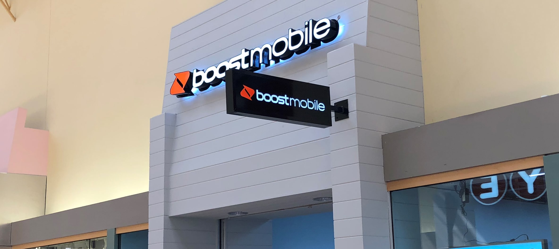 Boost Mobile Auburn Hills Great Lakes Crossing Outlets