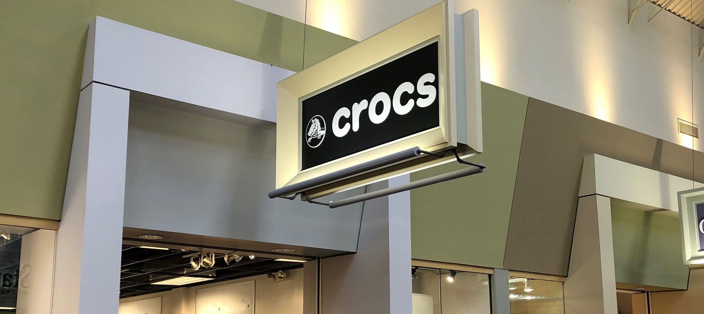 crocs store near me now