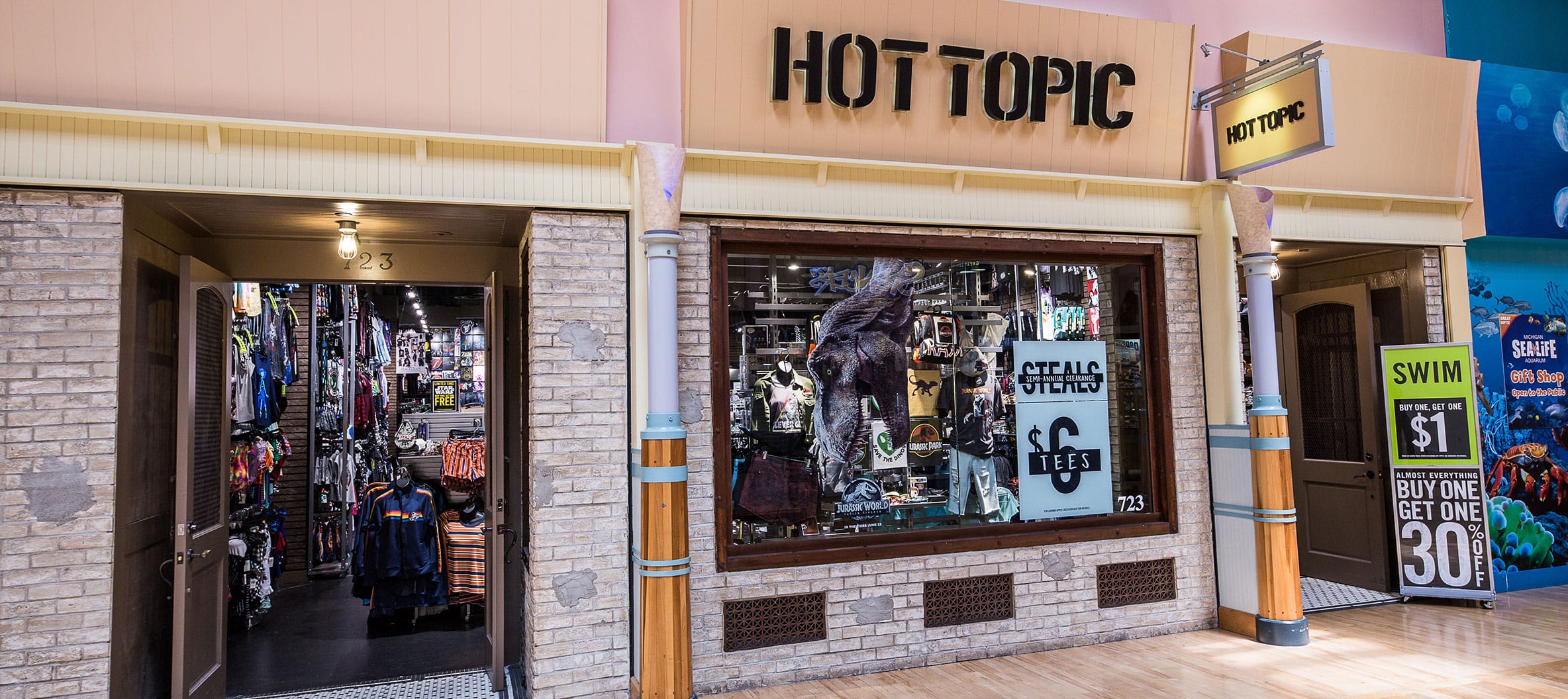 Hot Topic Auburn Hills Great Lakes Crossing Outlets