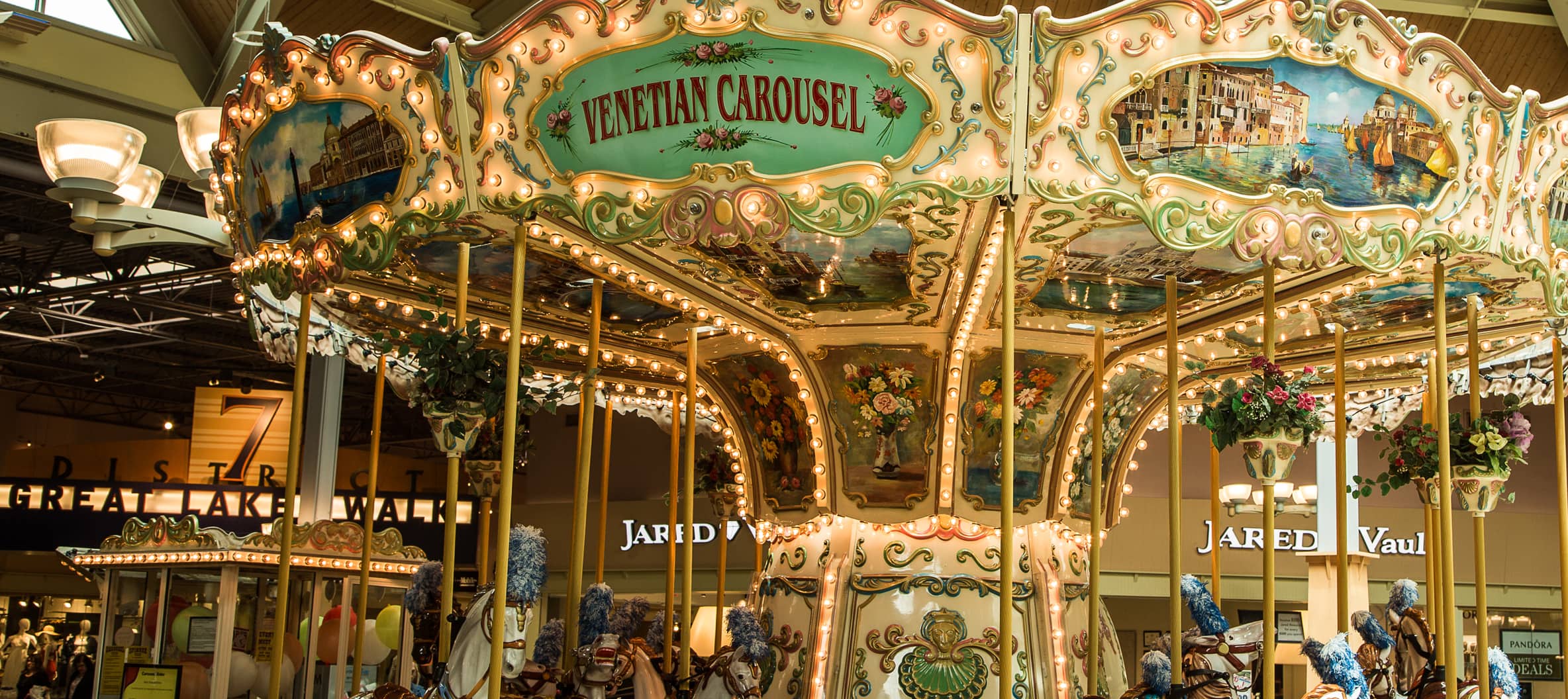 carousel-auburn-hills-great-lakes-crossing-outlets