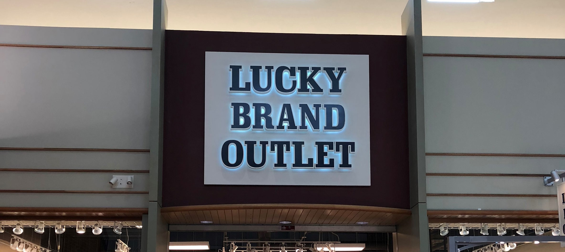 lucky outlet