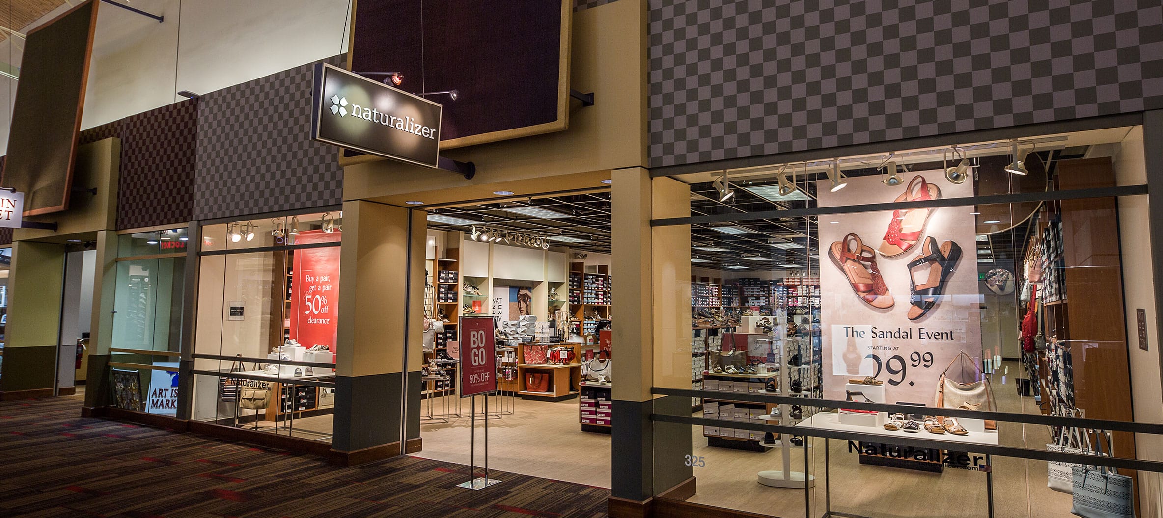 Naturalizer outlet stores 2025