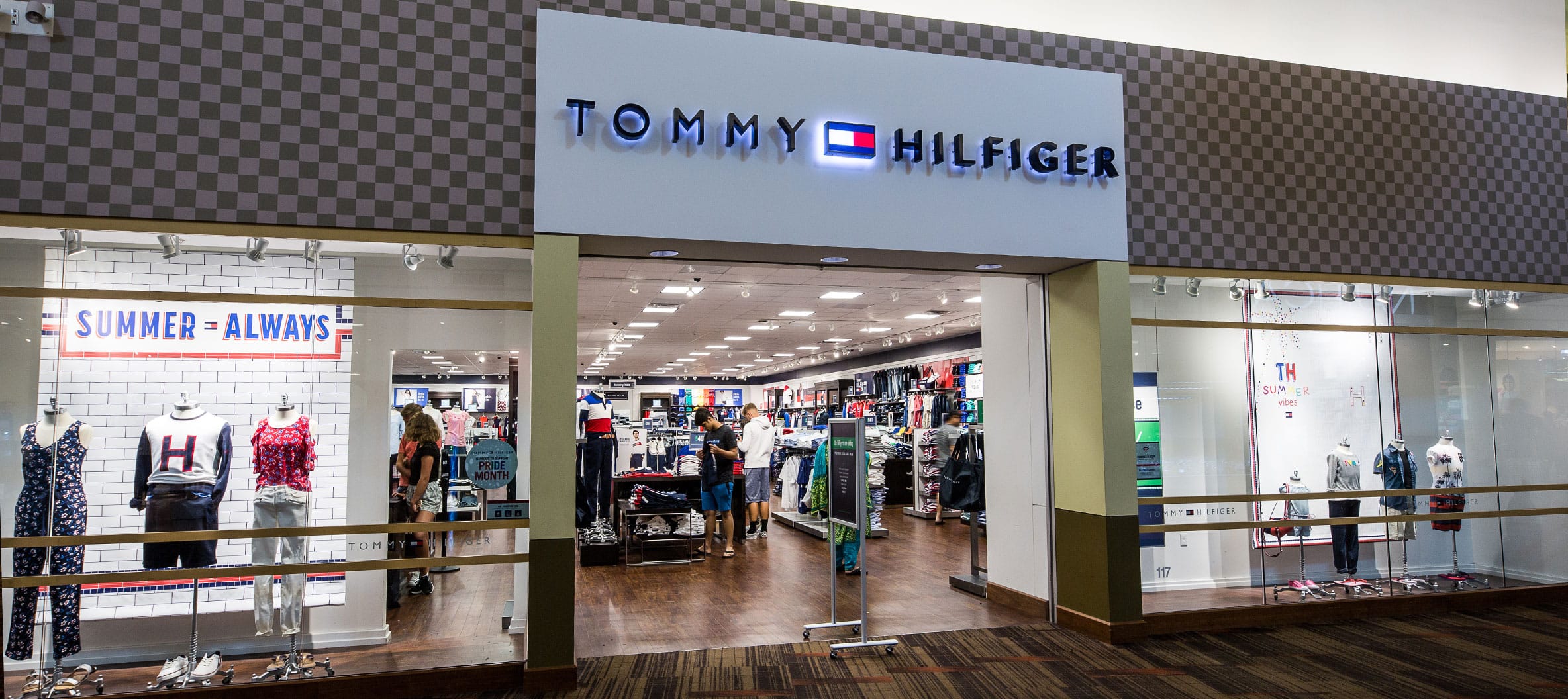 Tommy Hilfiger | Auburn | Great Lakes Crossing