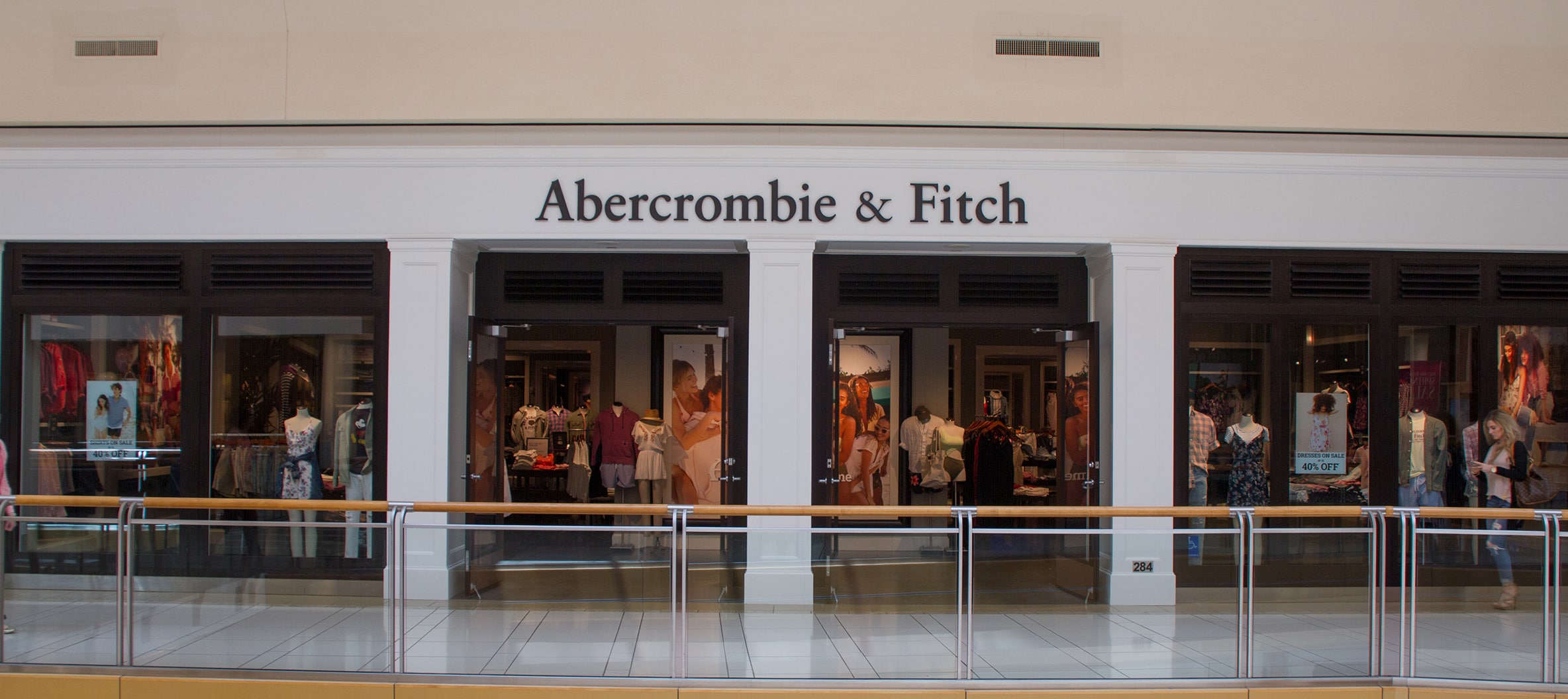 abercrombie and fitch carolina place mall