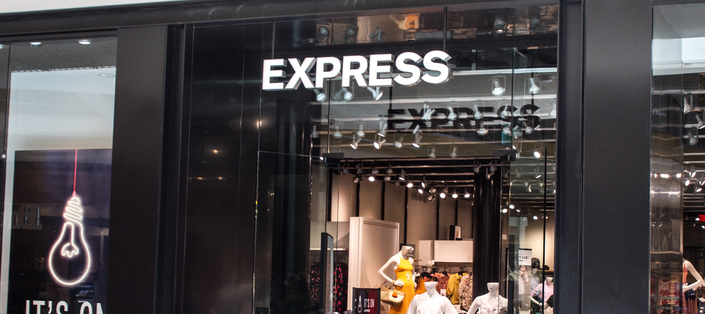Express Tampa International Plaza and Bay Street