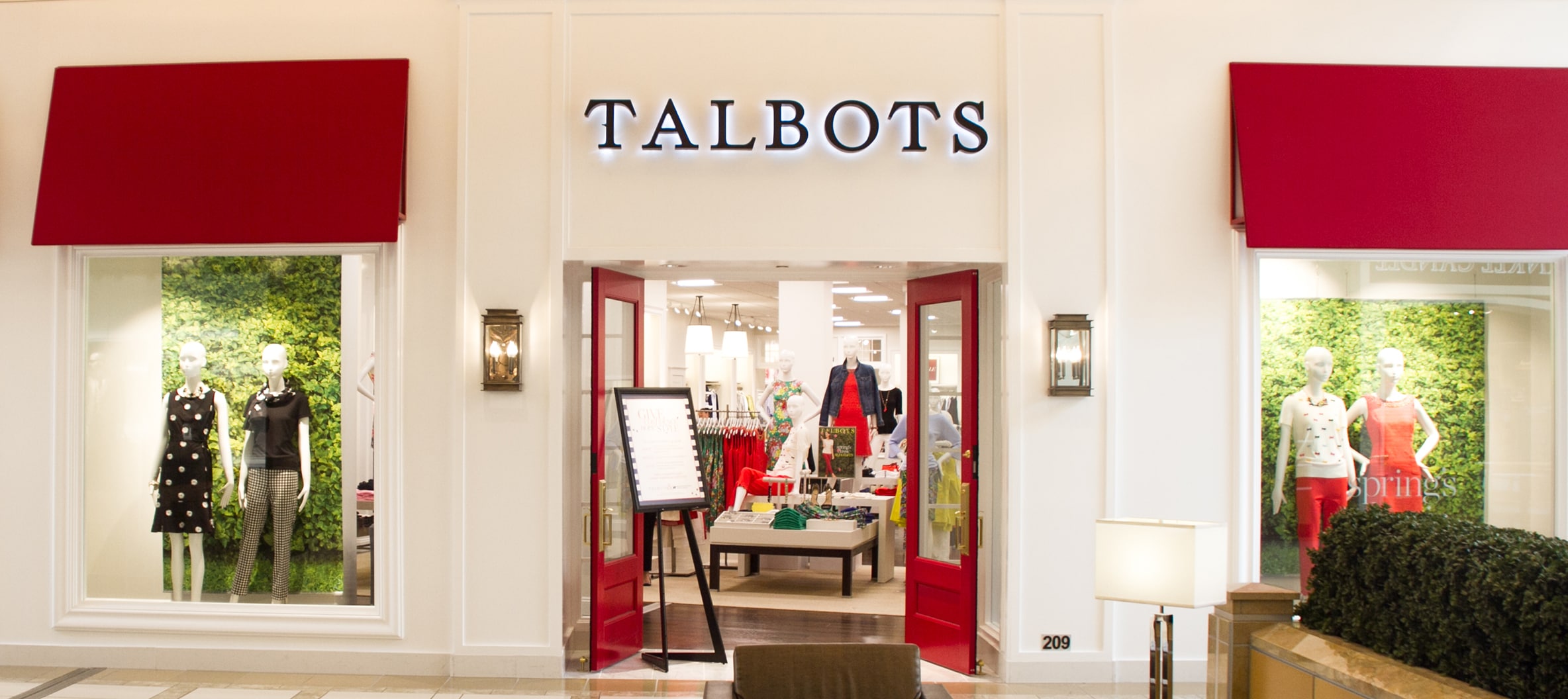 Talbots Tampa International Plaza and Bay Street