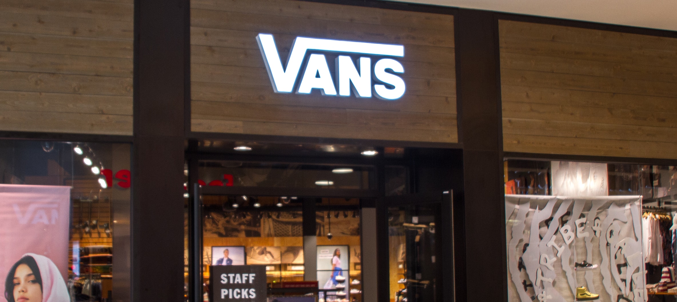 the mall vans store 