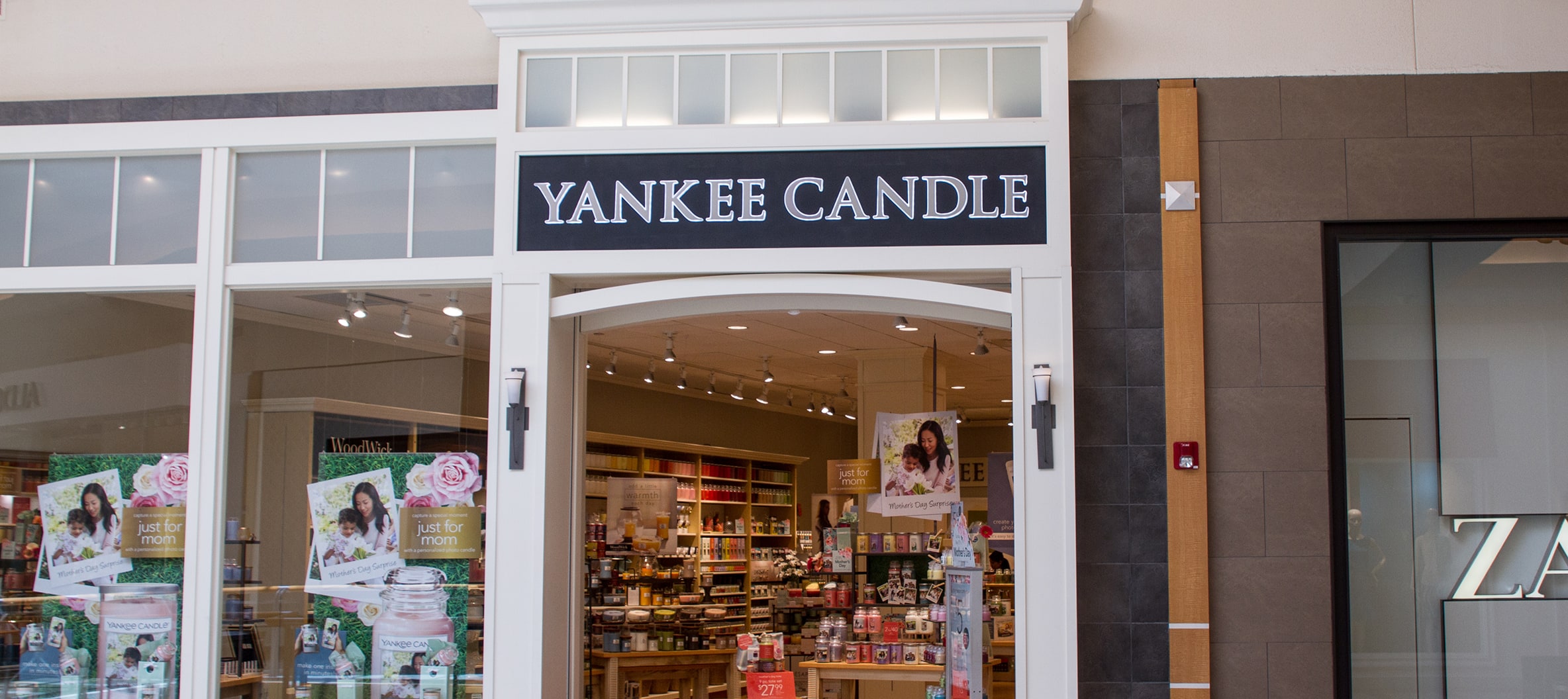 Yankee Candle Co. Tampa International Plaza and Bay Street