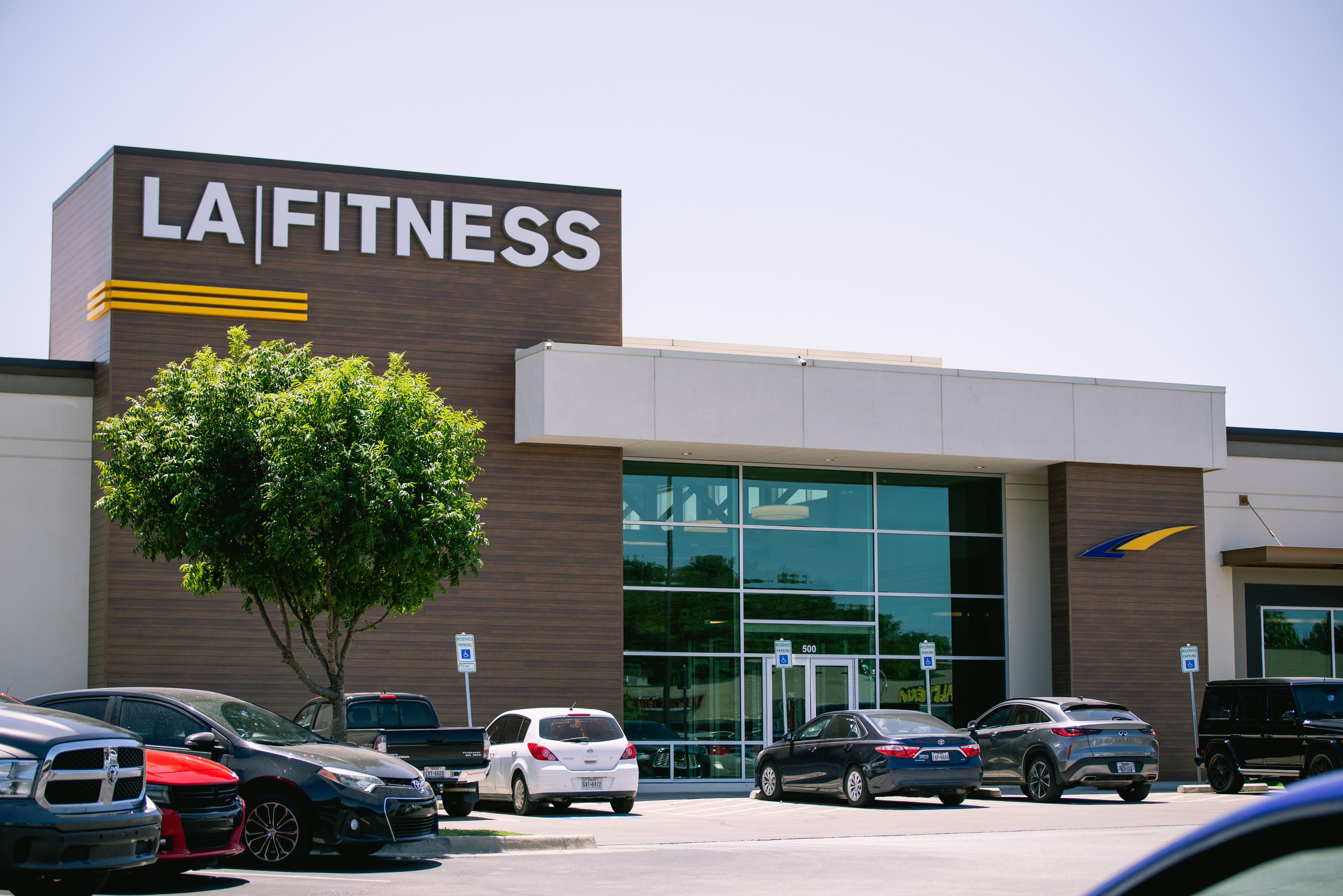 LA Fitness brand image