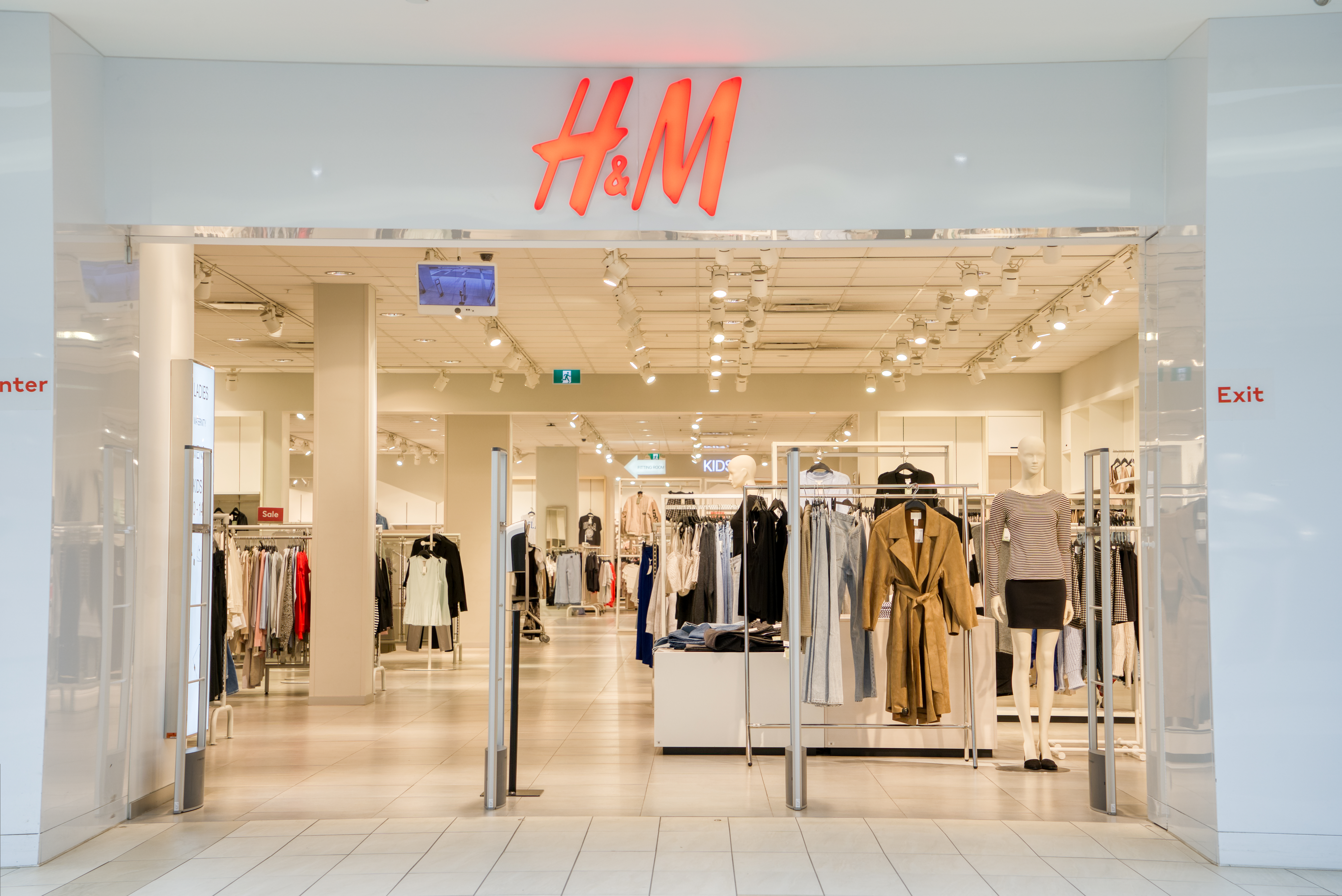 H&m Store Photos and Images